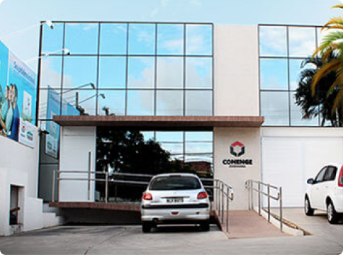Foto da parte frontal do prédio da Empresa Conenge